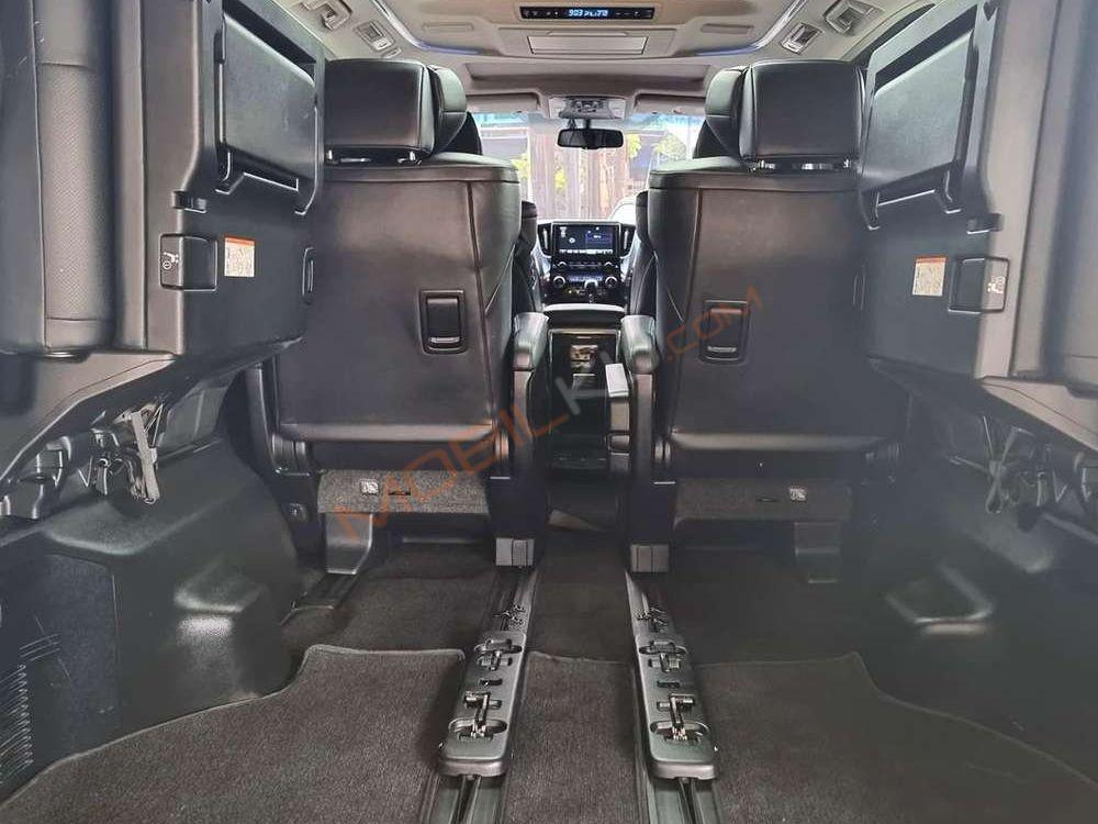 Mobil Toyota Alphard 2015
