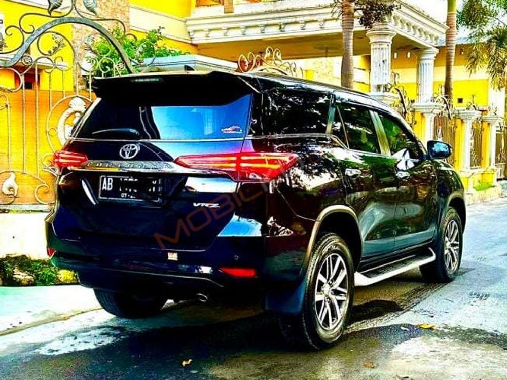 Mobil Toyota Fortuner 2016