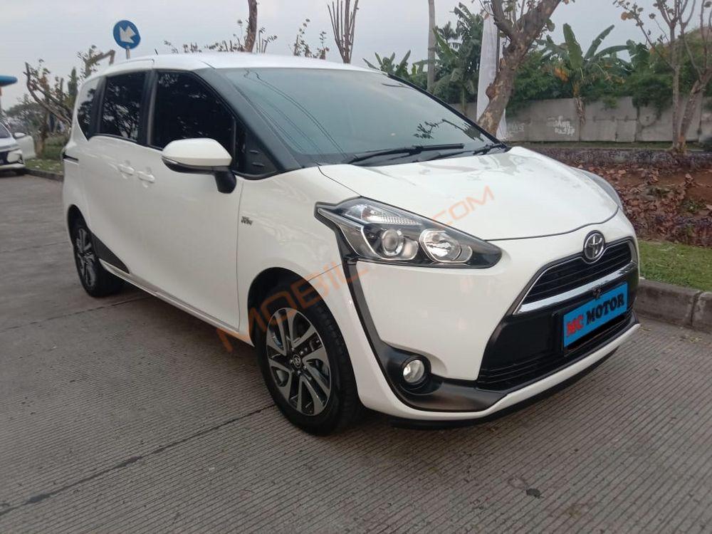 Mobil Toyota Sienta 2017