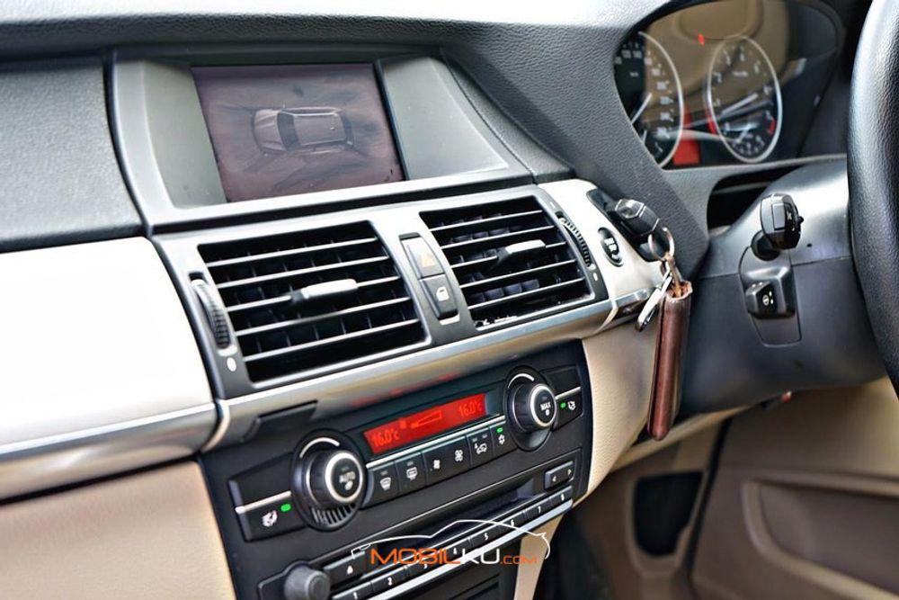 Mobil BMW X5 2011
