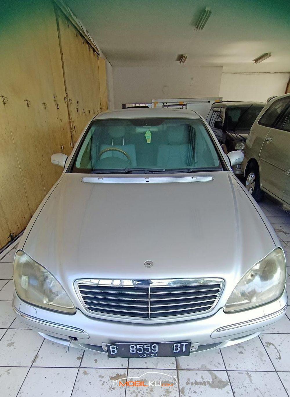 Mobil Mercedes-Benz S-Class 2001