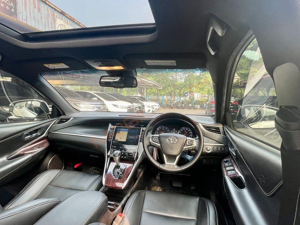 Mobil Toyota Harrier 2014