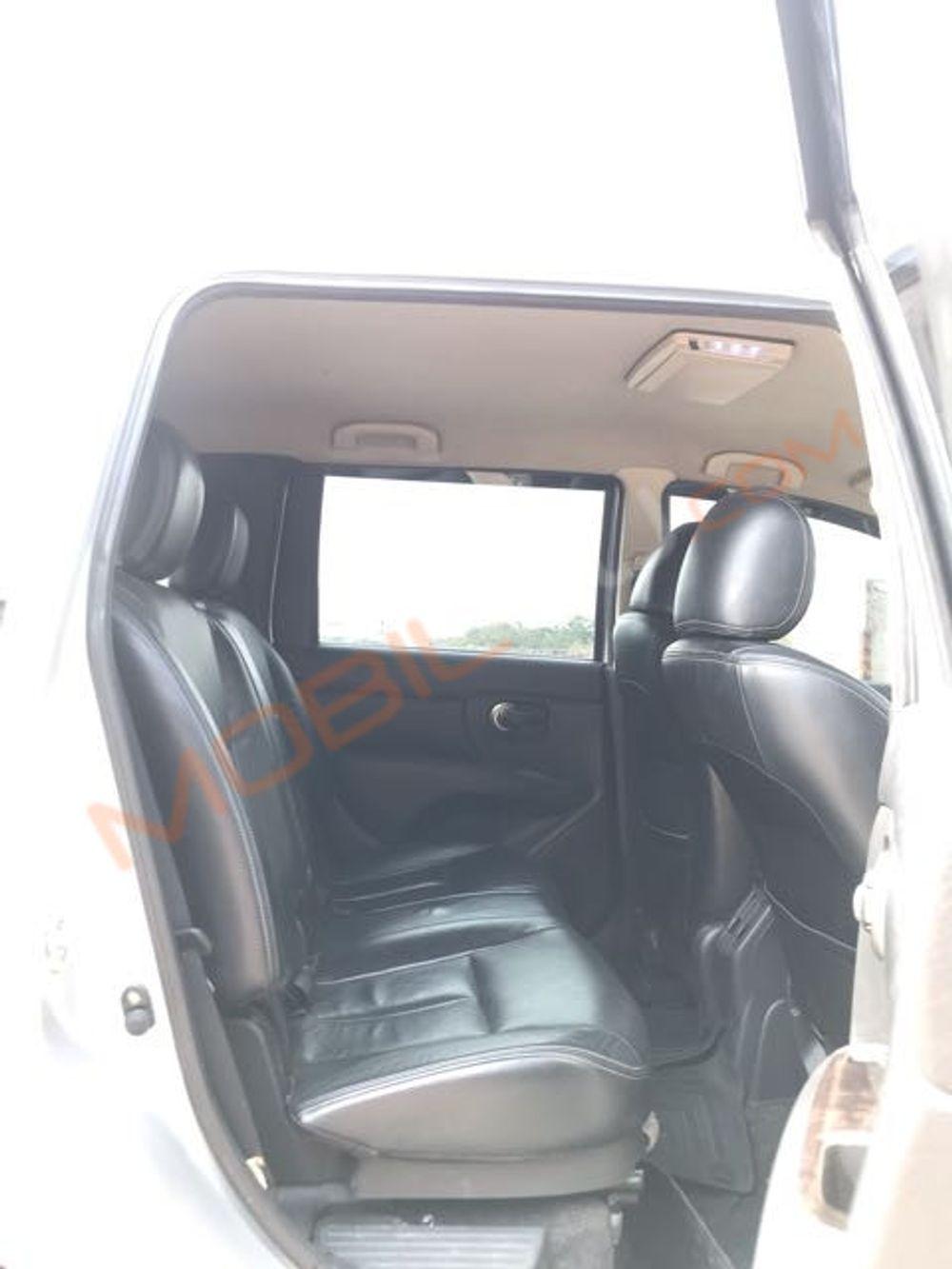 Mobil Nissan Grand Livina 2017