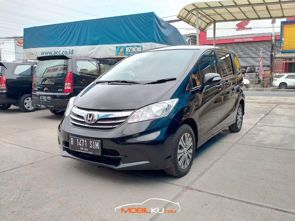 Mobil Honda Freed 2014