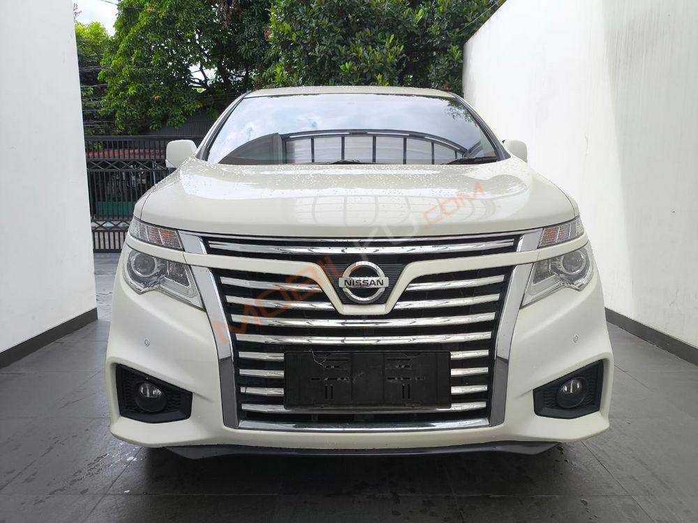 Mobil Nissan Elgrand 2017