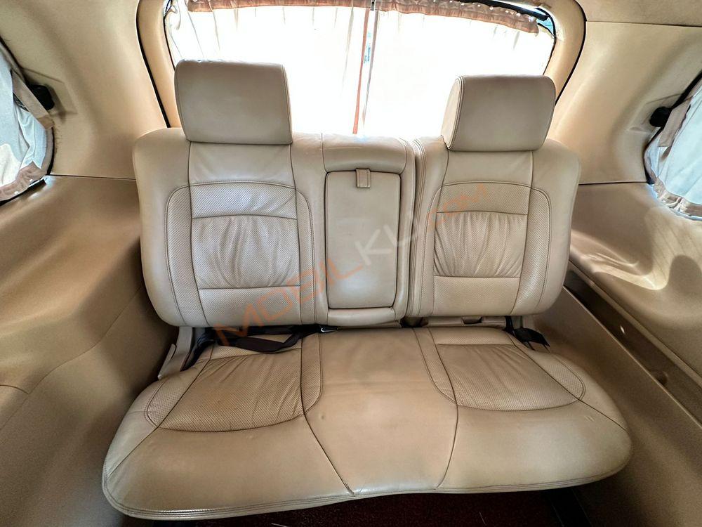 Mobil Hyundai H-1 2013