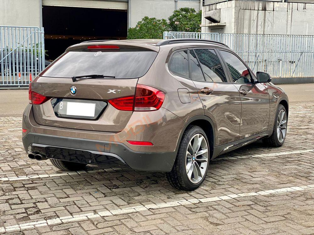 Mobil BMW X1 2013