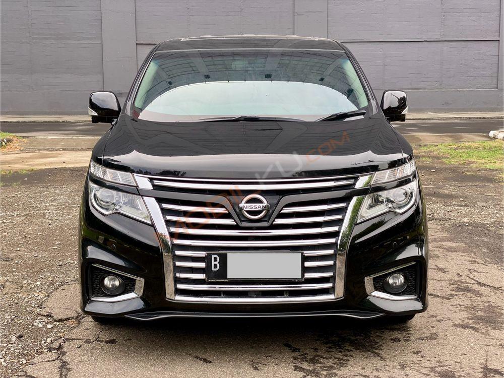 Mobil Nissan Elgrand 2014