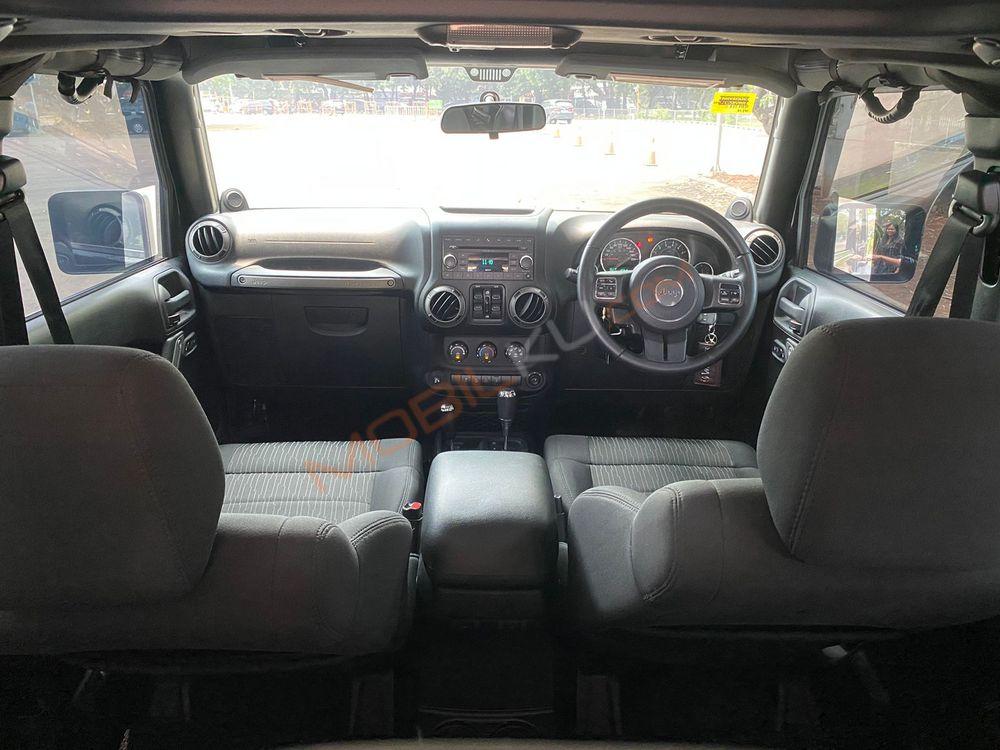 Mobil Jeep Wrangler 2011