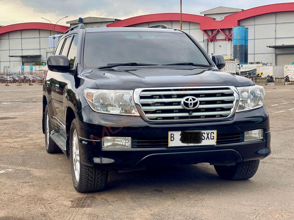 Mobil Toyota Land Cruiser 2010