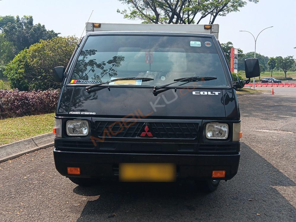 Mobil Mitsubishi L300 2022