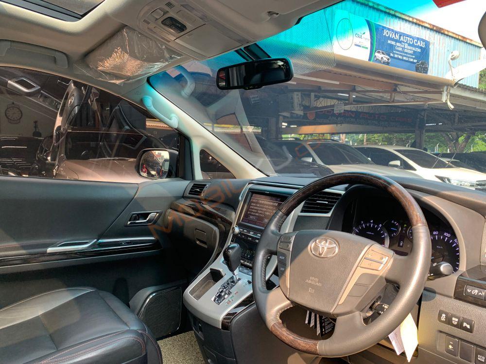 Mobil Toyota Vellfire 2014