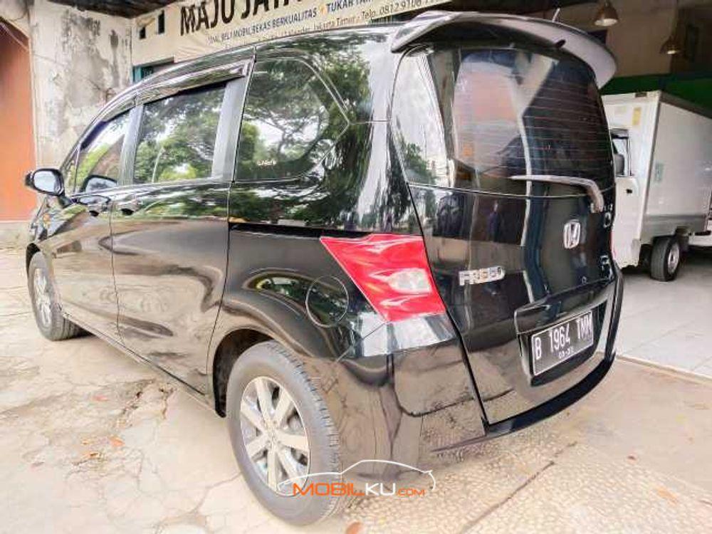 Mobil Honda Freed 2011