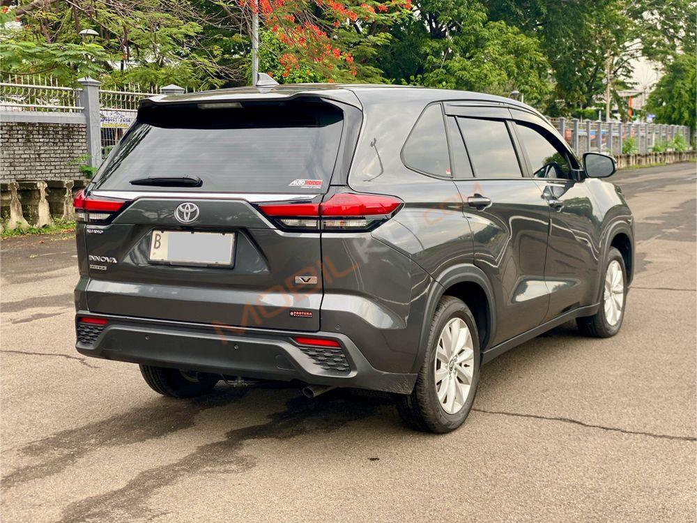 Mobil Toyota Kijang Innova 2024