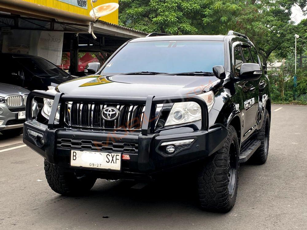 Mobil Toyota Land Cruiser 2013