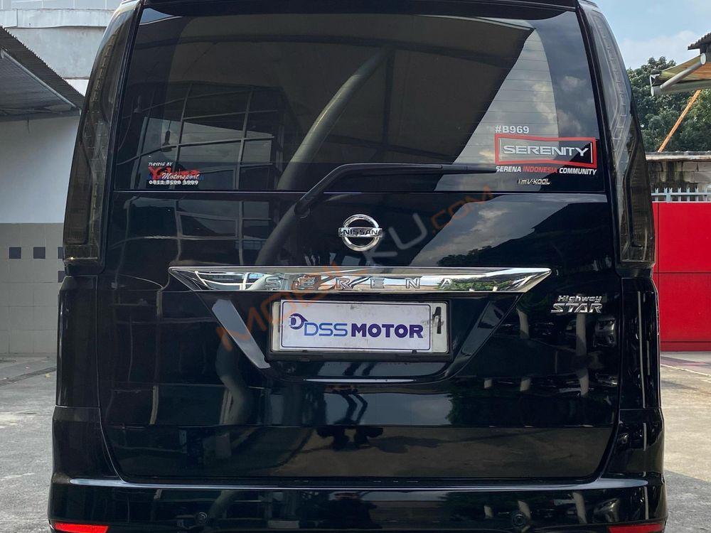 Mobil Nissan Serena 2018