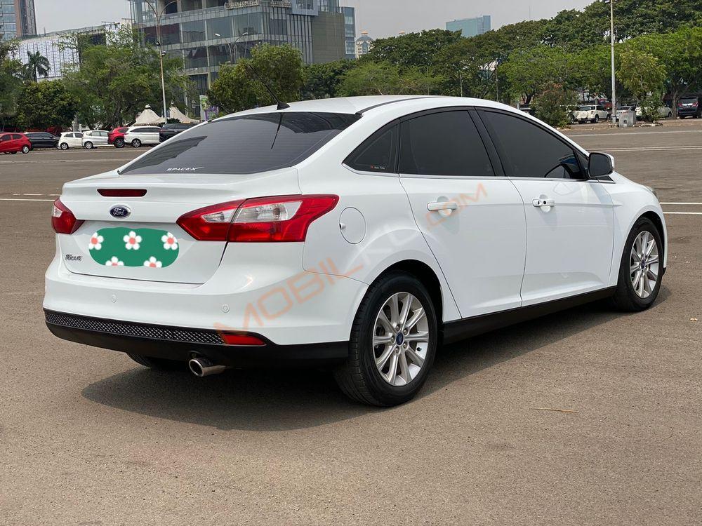 Mobil Ford Focus 2013