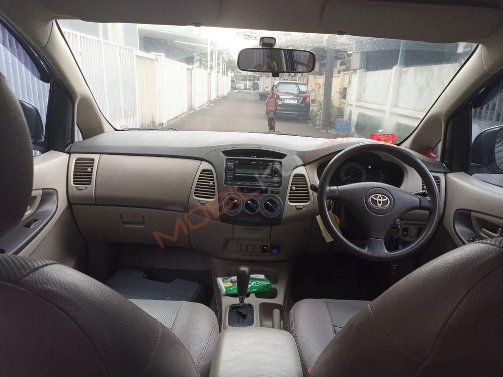 Mobil Toyota Kijang Innova 2010