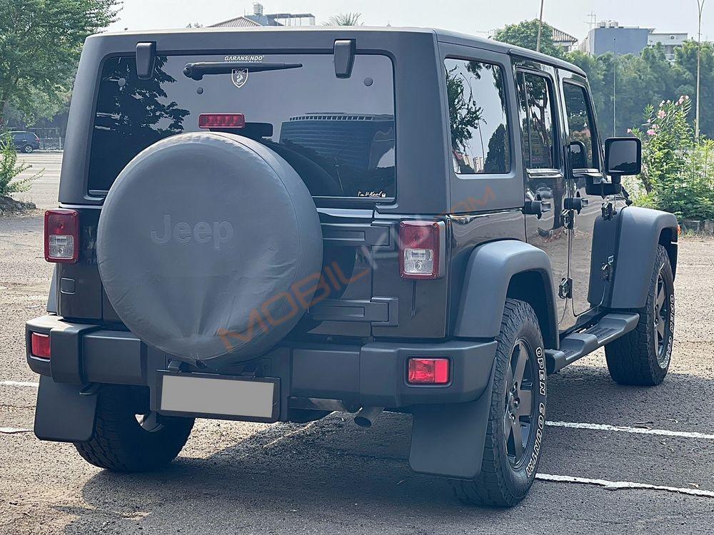 Mobil Jeep Wrangler 2011