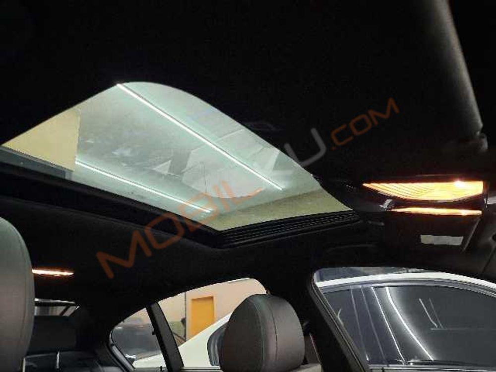 Mobil BMW 5 Series 2020