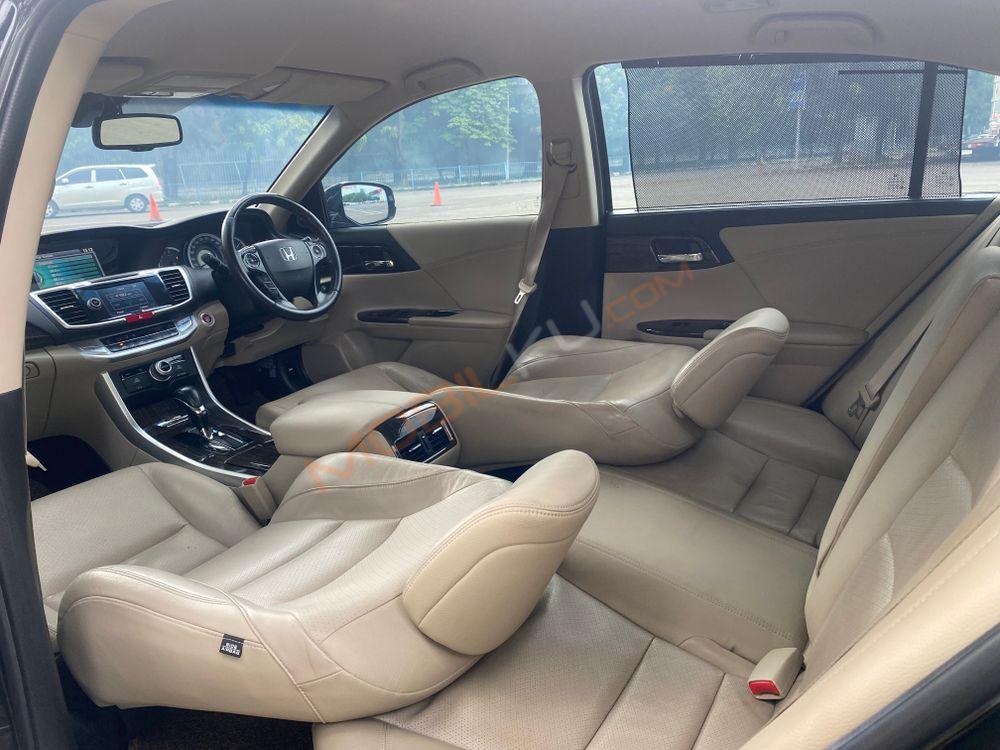 Mobil Honda Accord 2013