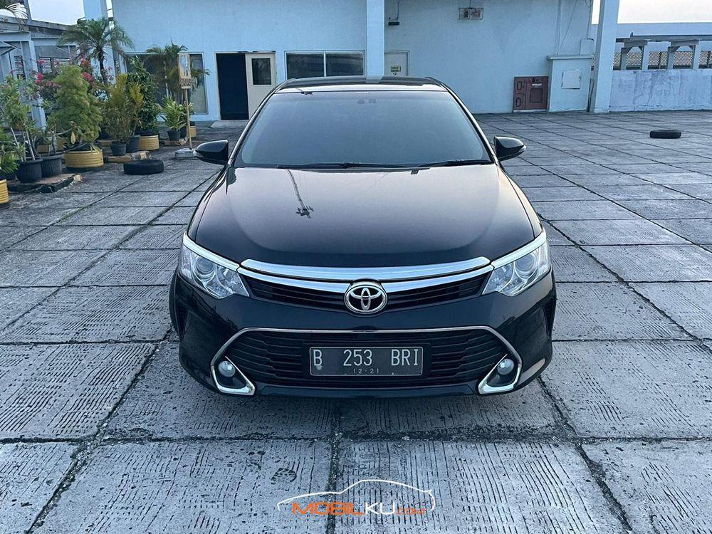 Mobil Toyota Camry 2016