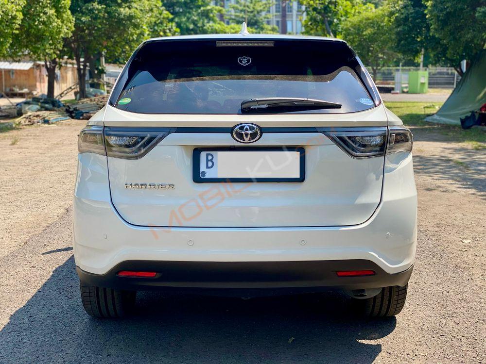 Mobil Toyota Harrier 2014