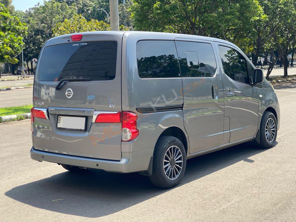 Mobil Nissan Evalia 2012