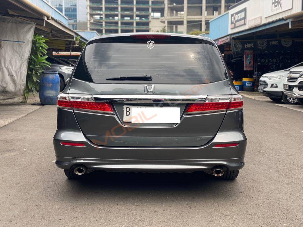 Mobil Honda Odyssey 2012