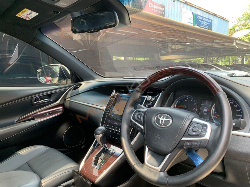 Mobil Toyota Harrier 2014