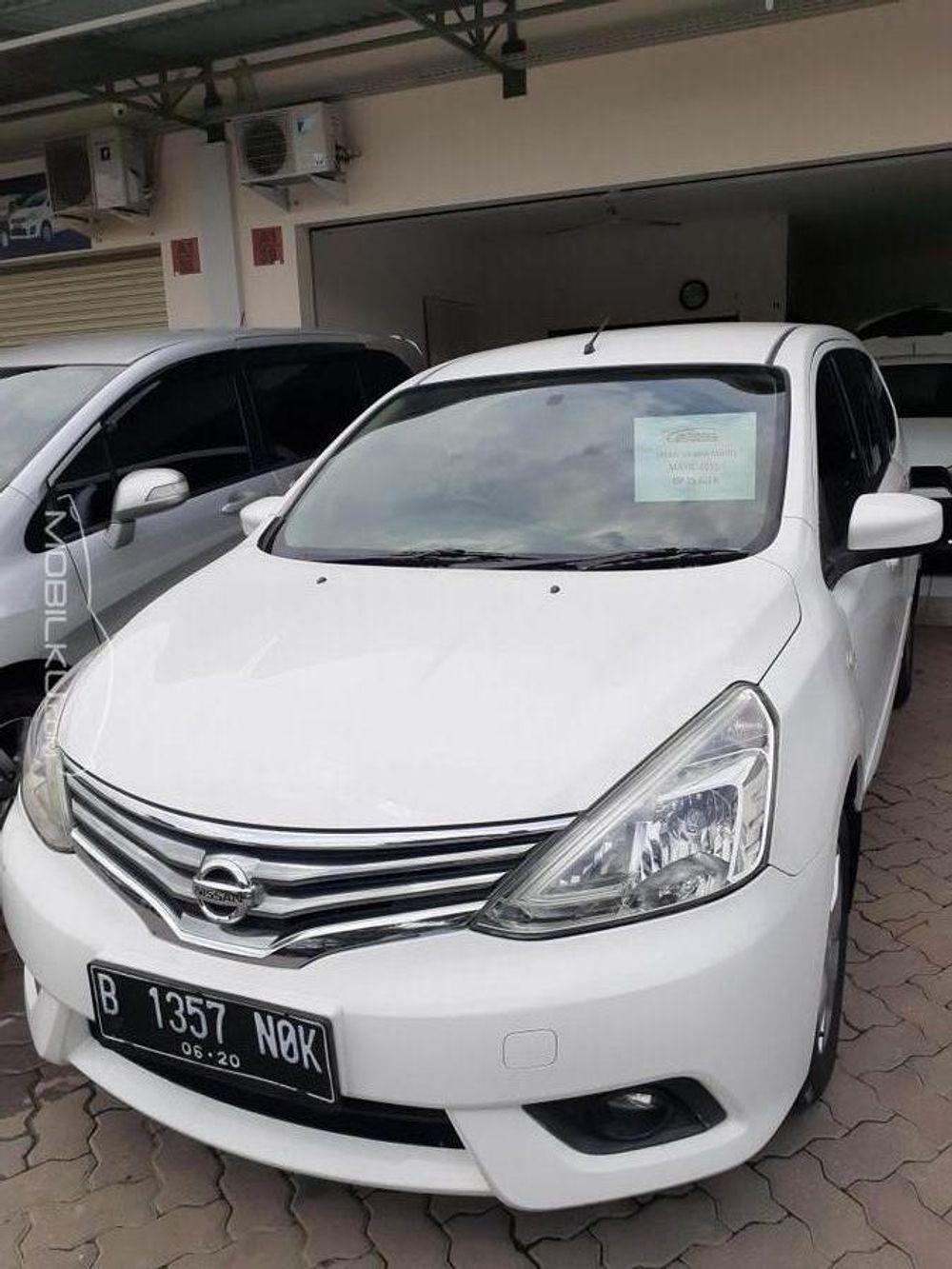 Mobil Nissan Grand Livina 2015
