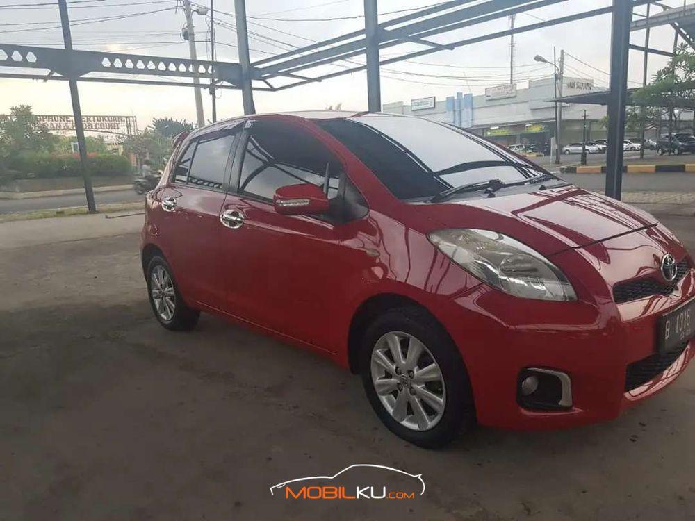 Mobil Toyota Yaris 2013