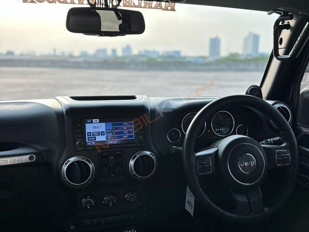 Mobil Jeep Wrangler 2013