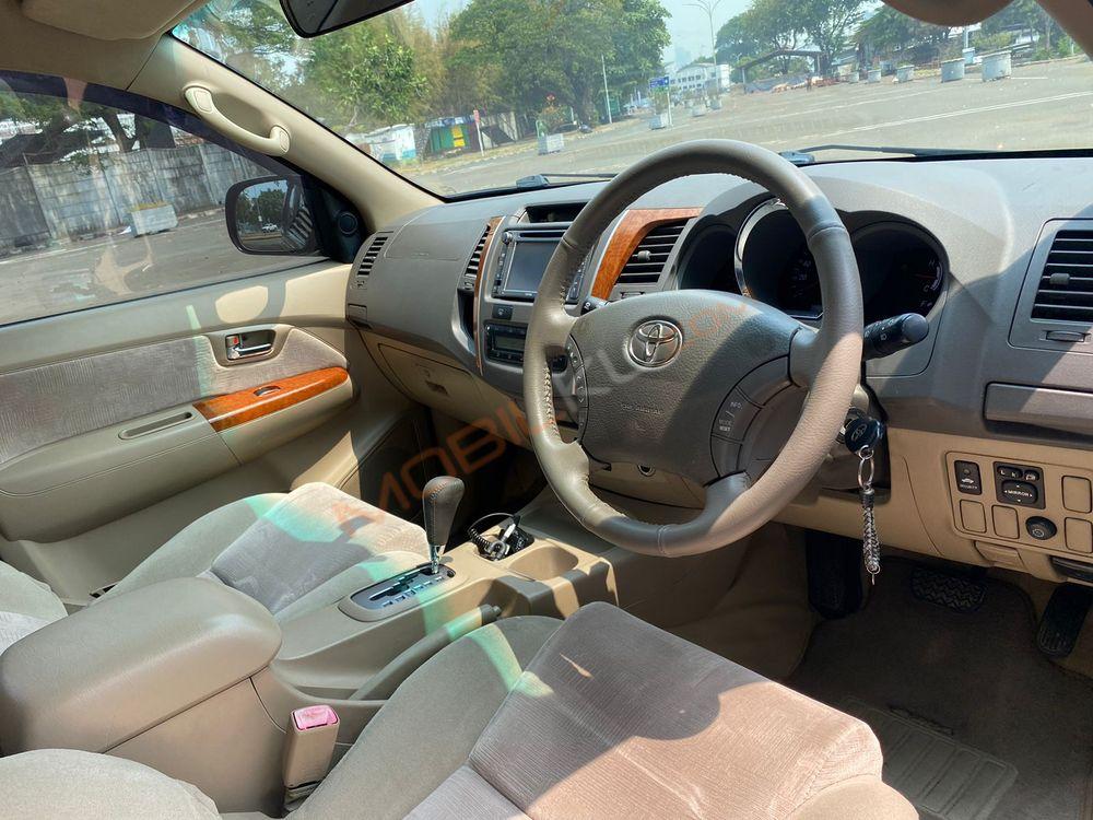 Mobil Toyota Fortuner 2011