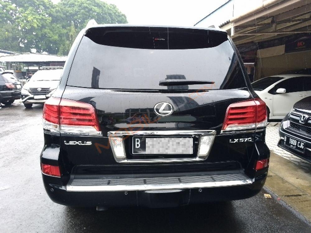 Mobil Lexus LX 2012