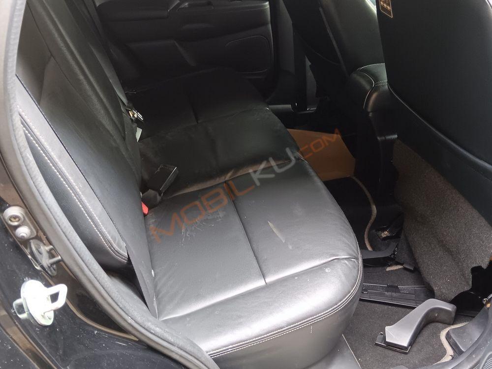 Mobil Mitsubishi Outlander Sport 2013