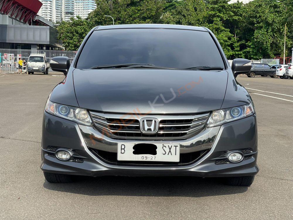 Mobil Honda Odyssey 2012