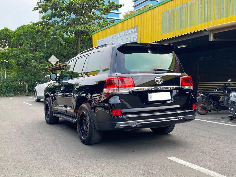 Mobil Toyota Land Cruiser 2008