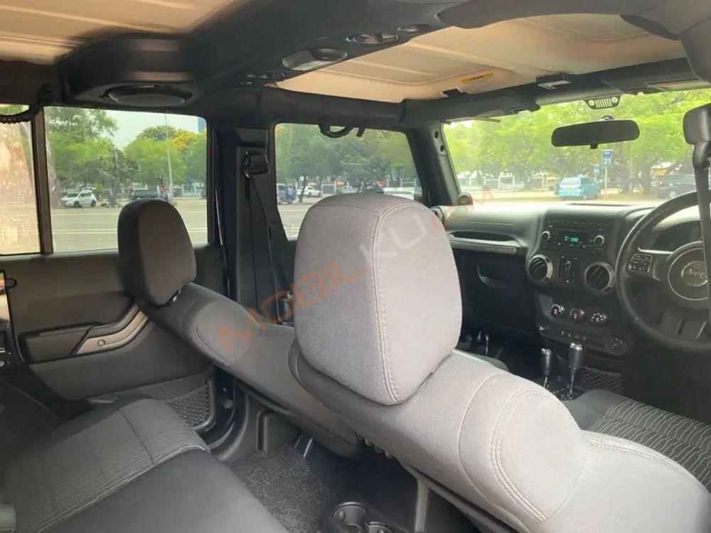 Mobil Jeep Wrangler 2011