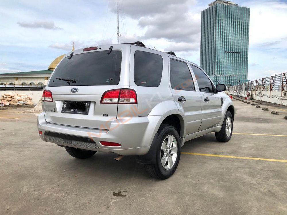 Mobil Ford Escape 2011
