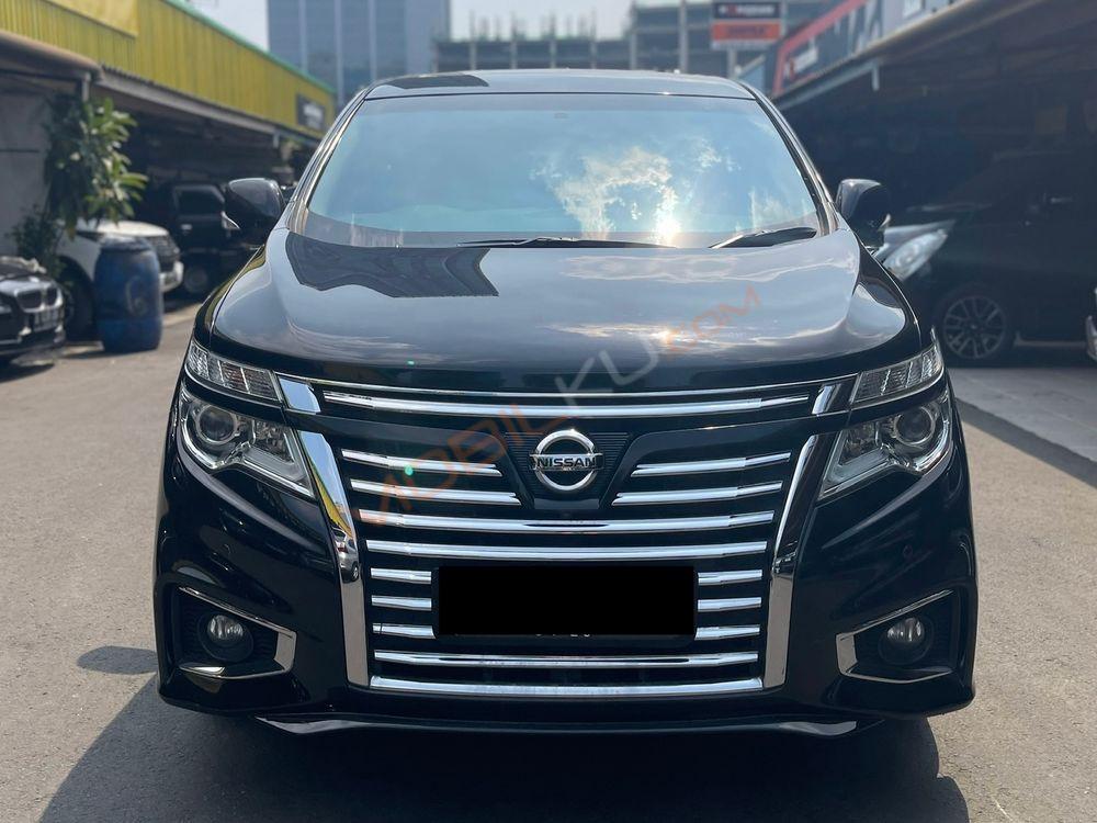 Mobil Nissan Elgrand 2014