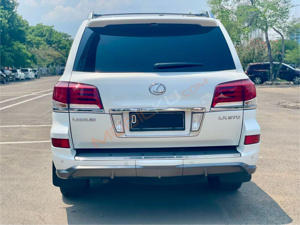 Mobil Lexus LX 2014