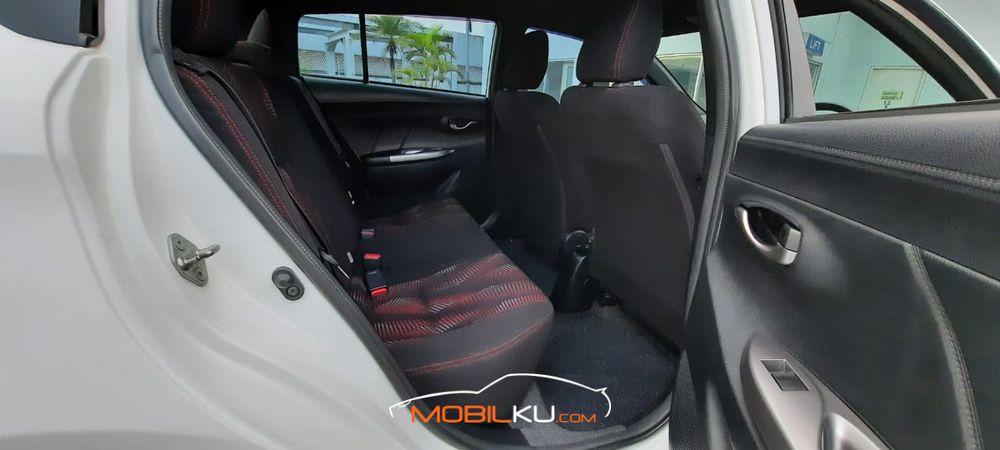 Mobil Toyota Yaris 2015