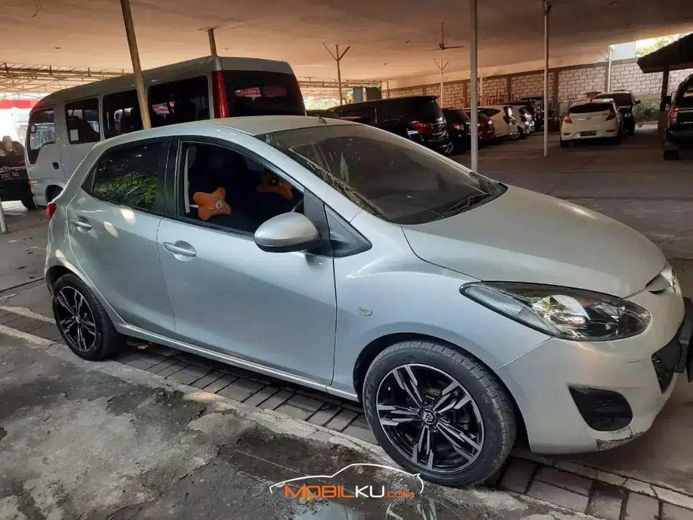 Mobil Mazda 2 Hatchback 2012