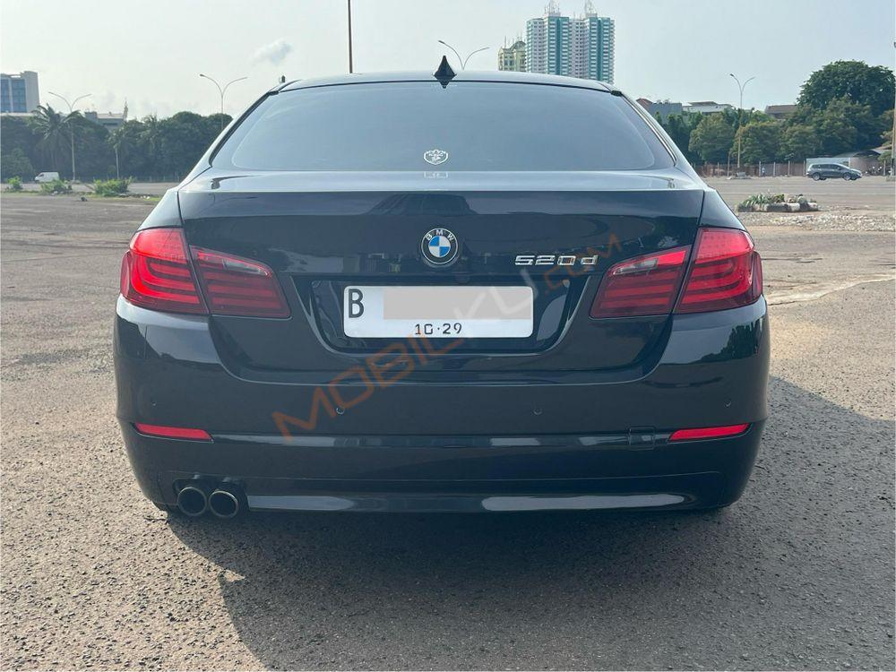 Mobil BMW 5 Series 2013