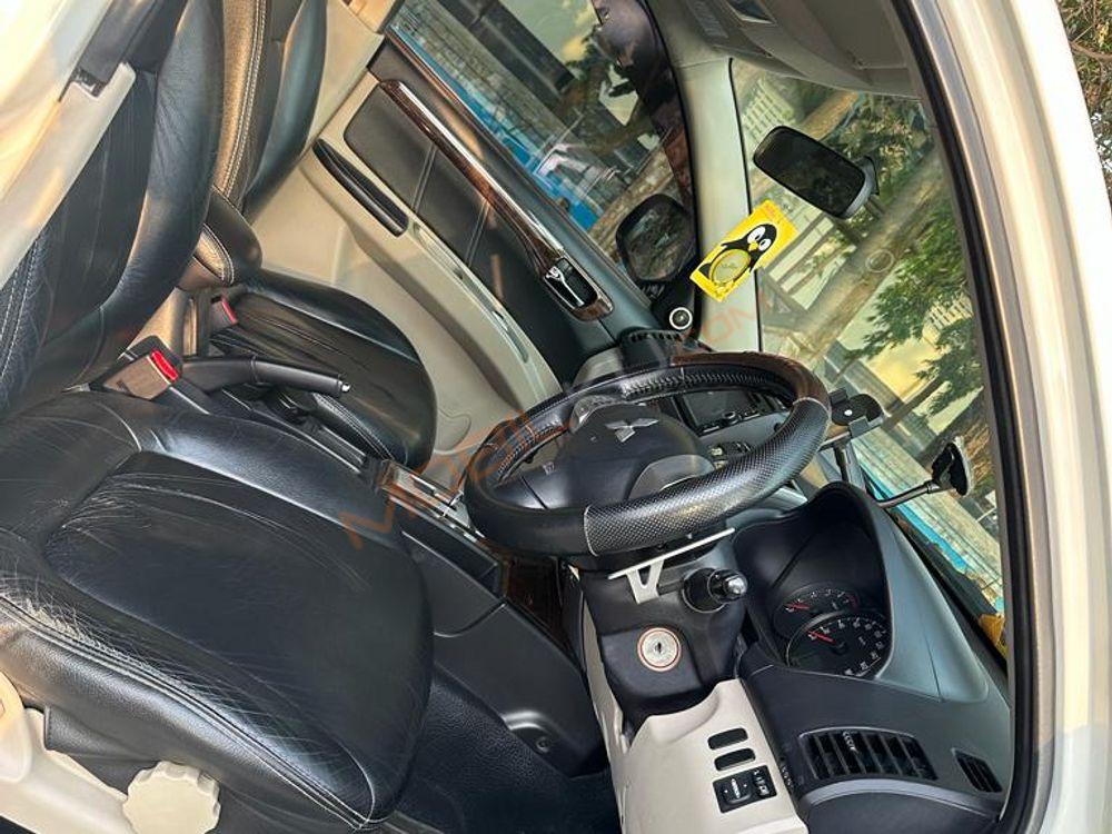 Mobil Mitsubishi Pajero Sport 2013