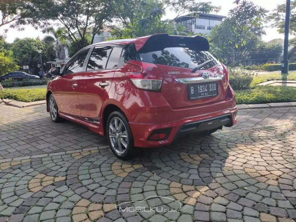 Mobil Toyota Yaris 2014