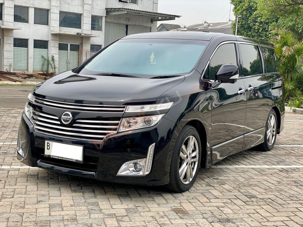 Mobil Nissan Elgrand 2013