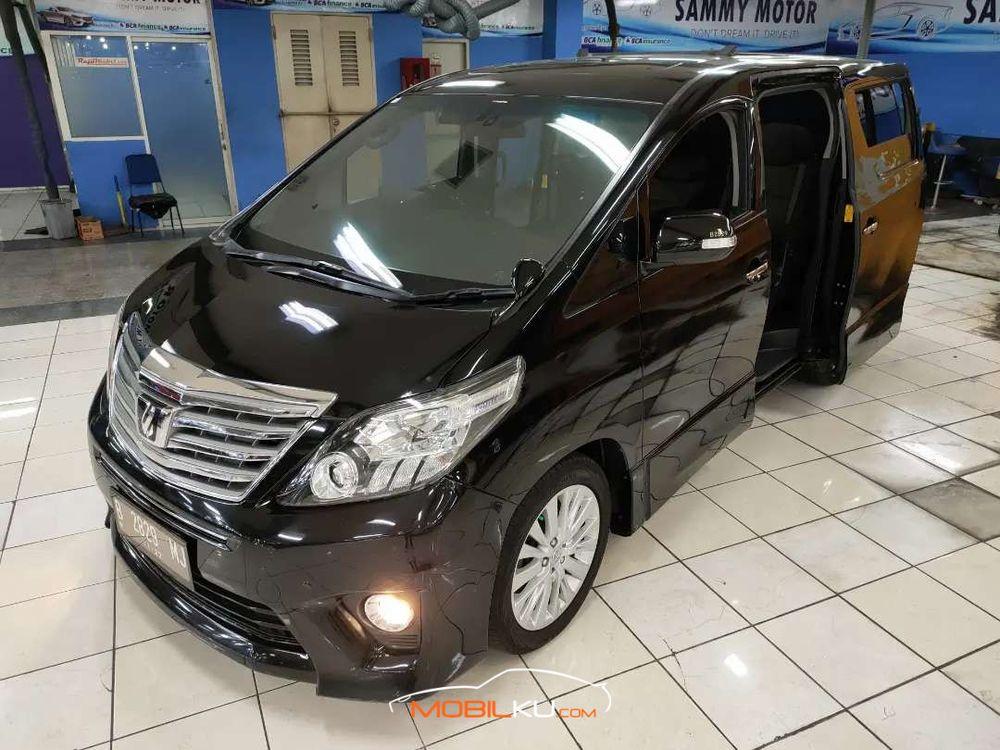 Mobil Toyota Alphard 2012
