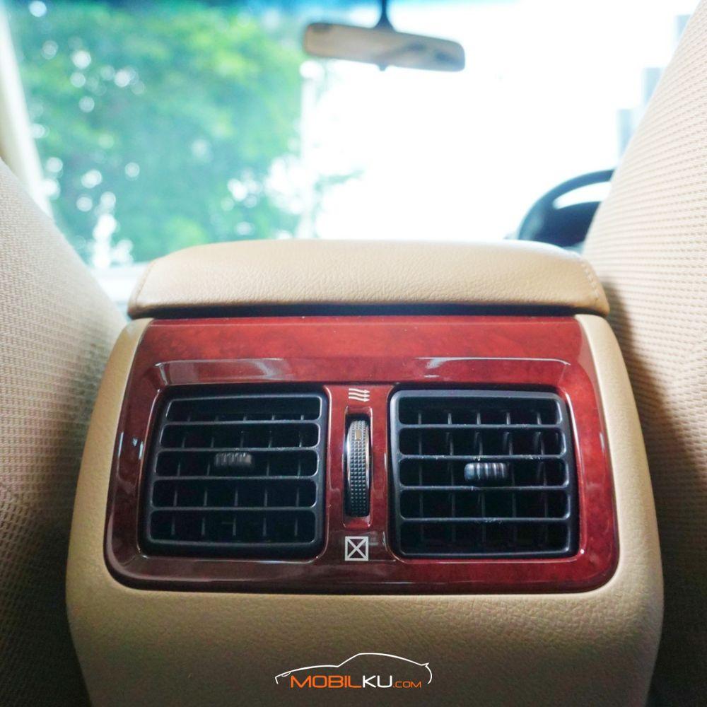 Mobil Toyota Camry 2013